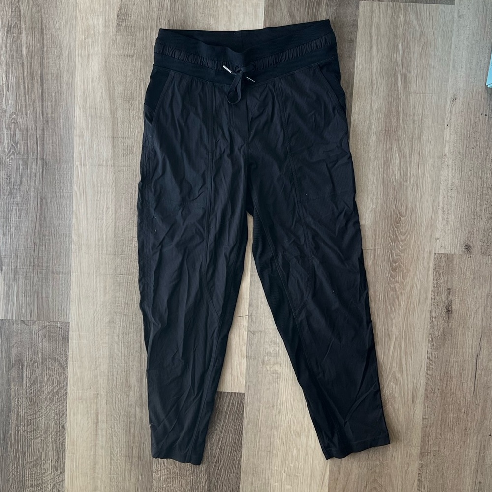 Lululemon Black Dance Studio Mid-Rise Cropped Pant size 4